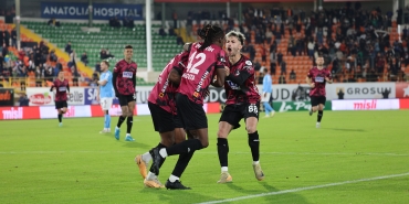 alanyaspor-trabzonspor-2-1-EXquZwug.jpg