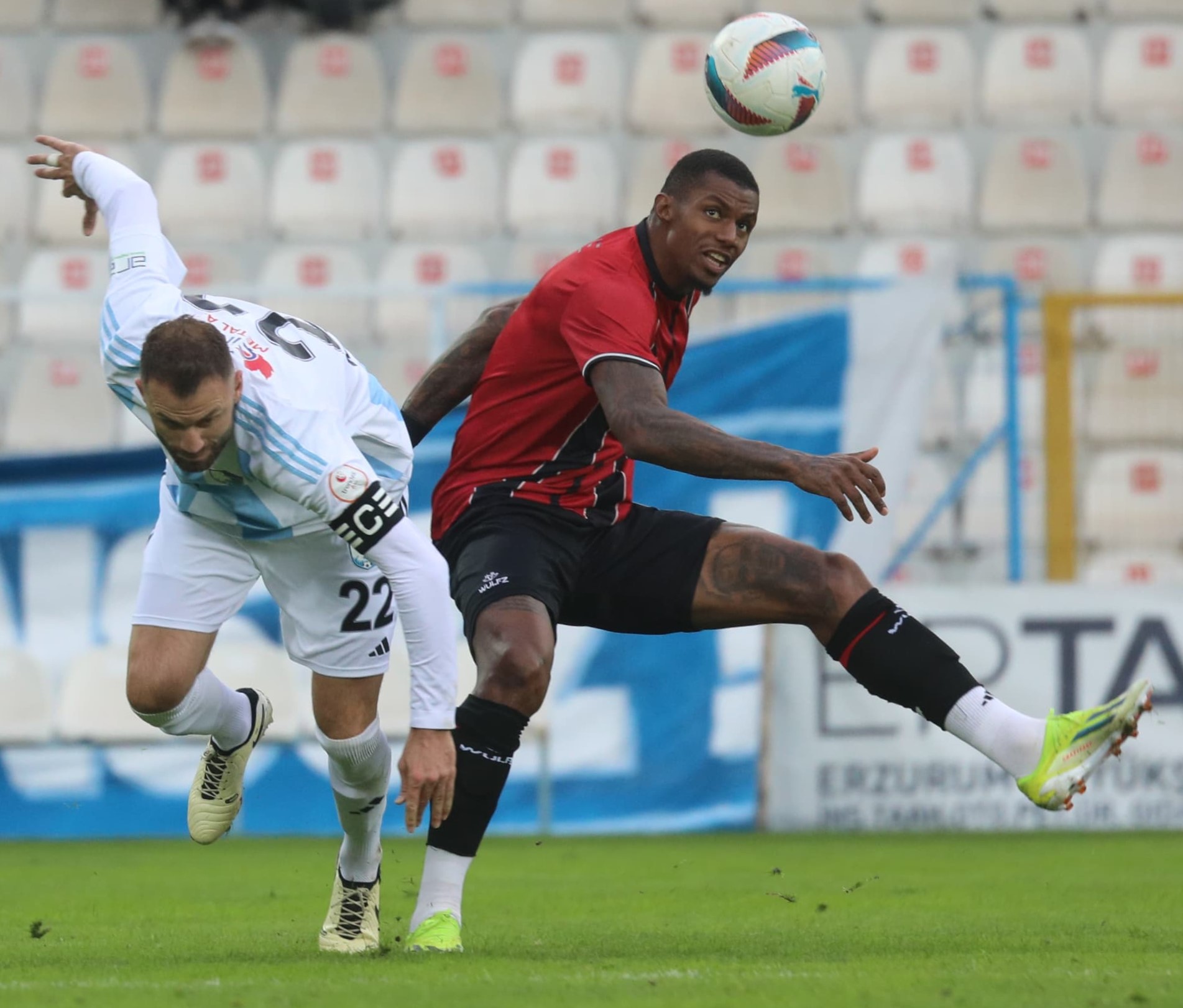 erzurumspor-fk-1-fatih-karagumruk-3-NM73JQv1.jpg