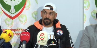 amedspor-teknik-direktoru-servet-cetin-gittigimiz-antrenman-sahalarinin-bazilarini-vermiyorlar-ORjYexKM.jpg