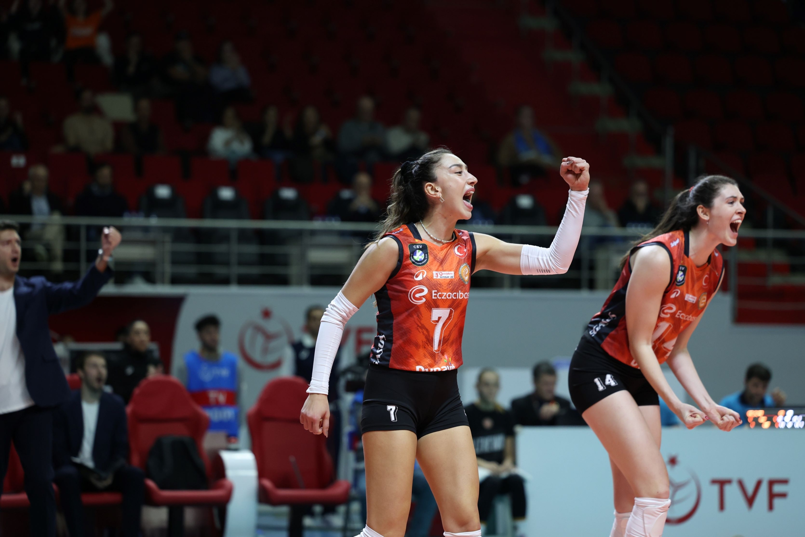 eczacibasi-dynavit-ssc-palmberg-schwerin-3-0-GbMt5FAp.jpg