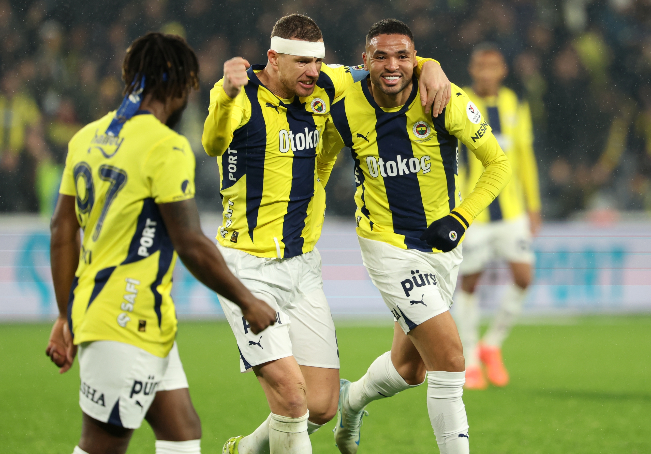 fenerbahce-basaksehiri-golculeriyle-gecti-SXqs2qRT.jpg