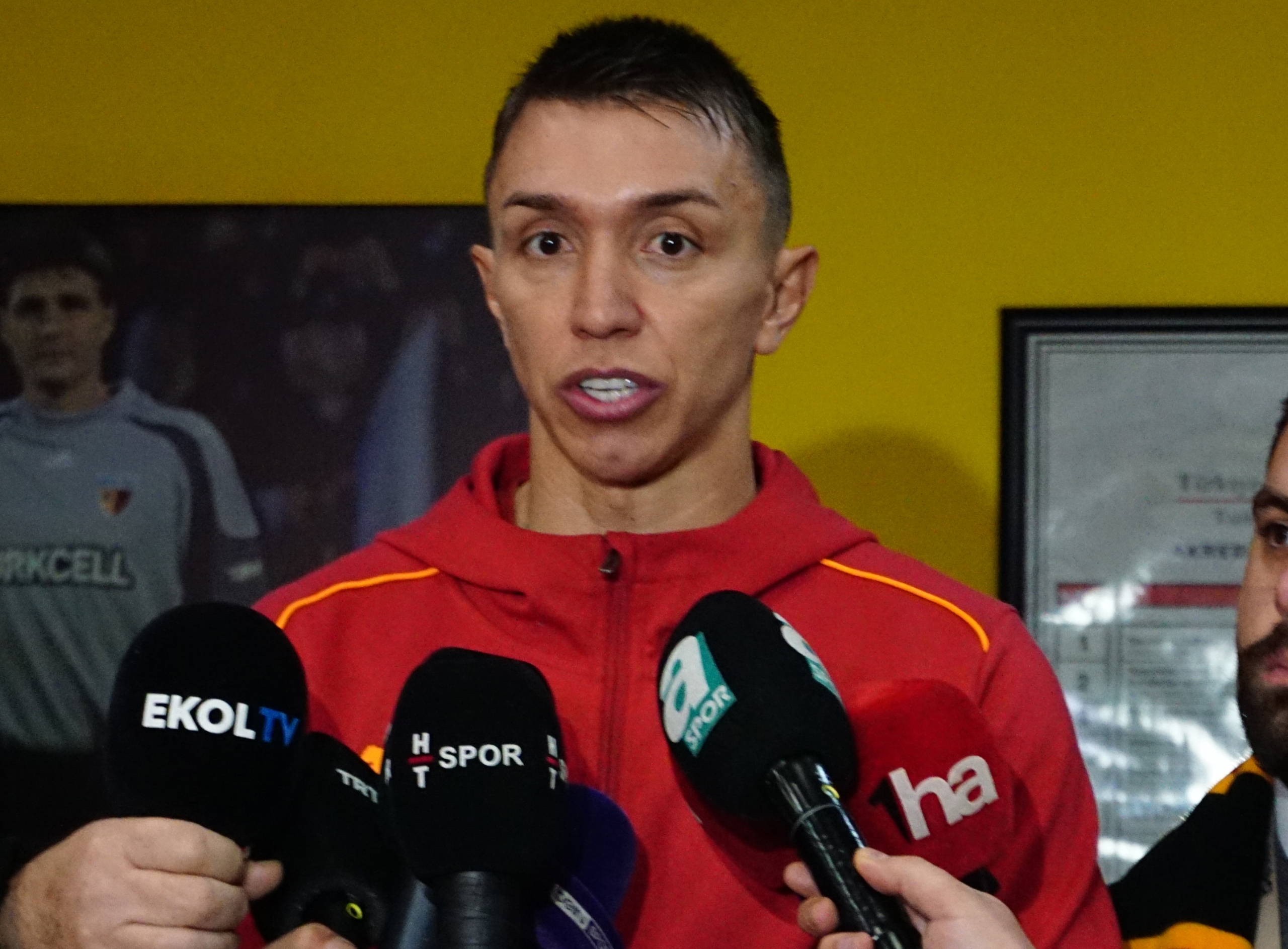 fernando-muslera-cok-onemli-bir-3-puandi-R46G89GM.jpg