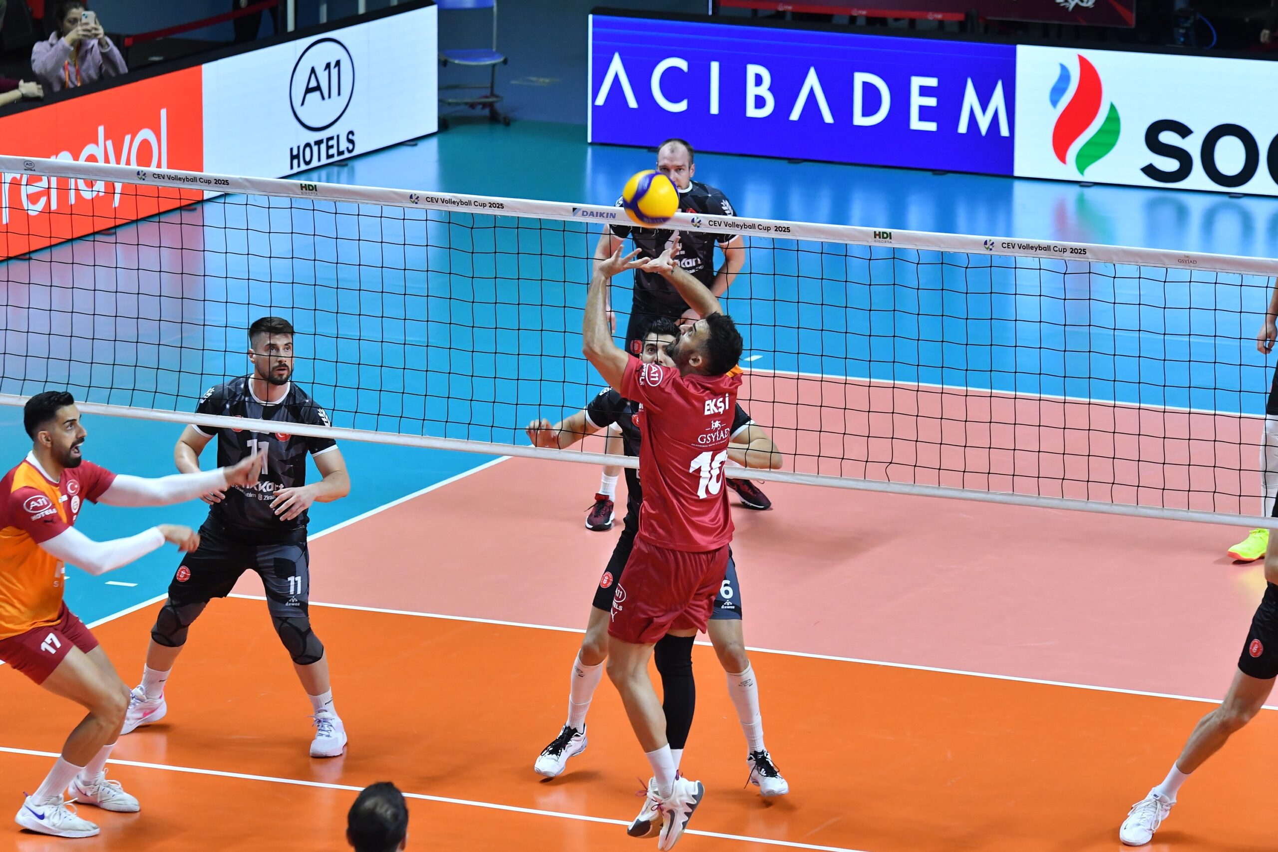 galatasaray-hdi-sigorta-zirt-bankkart-1-3-zCnWbwq1.jpg