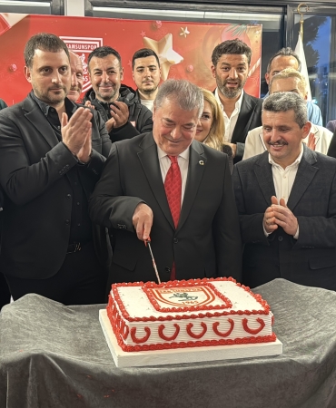 samsunspor-baskan-vekili-bilen-2025-yilinin-camiamiz-icin-basarilarla-dolu-gecmesini-temenni-ediyoruz-EJZ7D9Gn.jpg