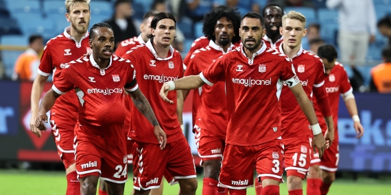 sivasspor-super-ligde-900-puana-ulasti-B4UtepzK.jpg