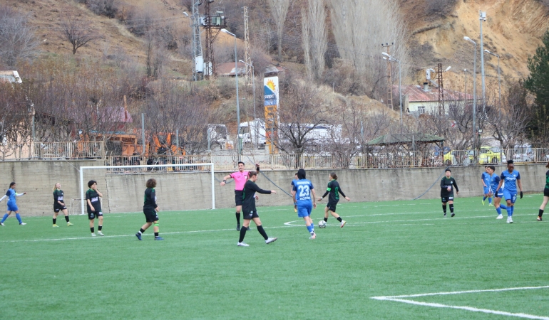 yuksekova-spor-kulubu-kadin-futbol-takimi-sakarya-kadin-takimini-6-1-yendi-yX8q1VxY.jpg